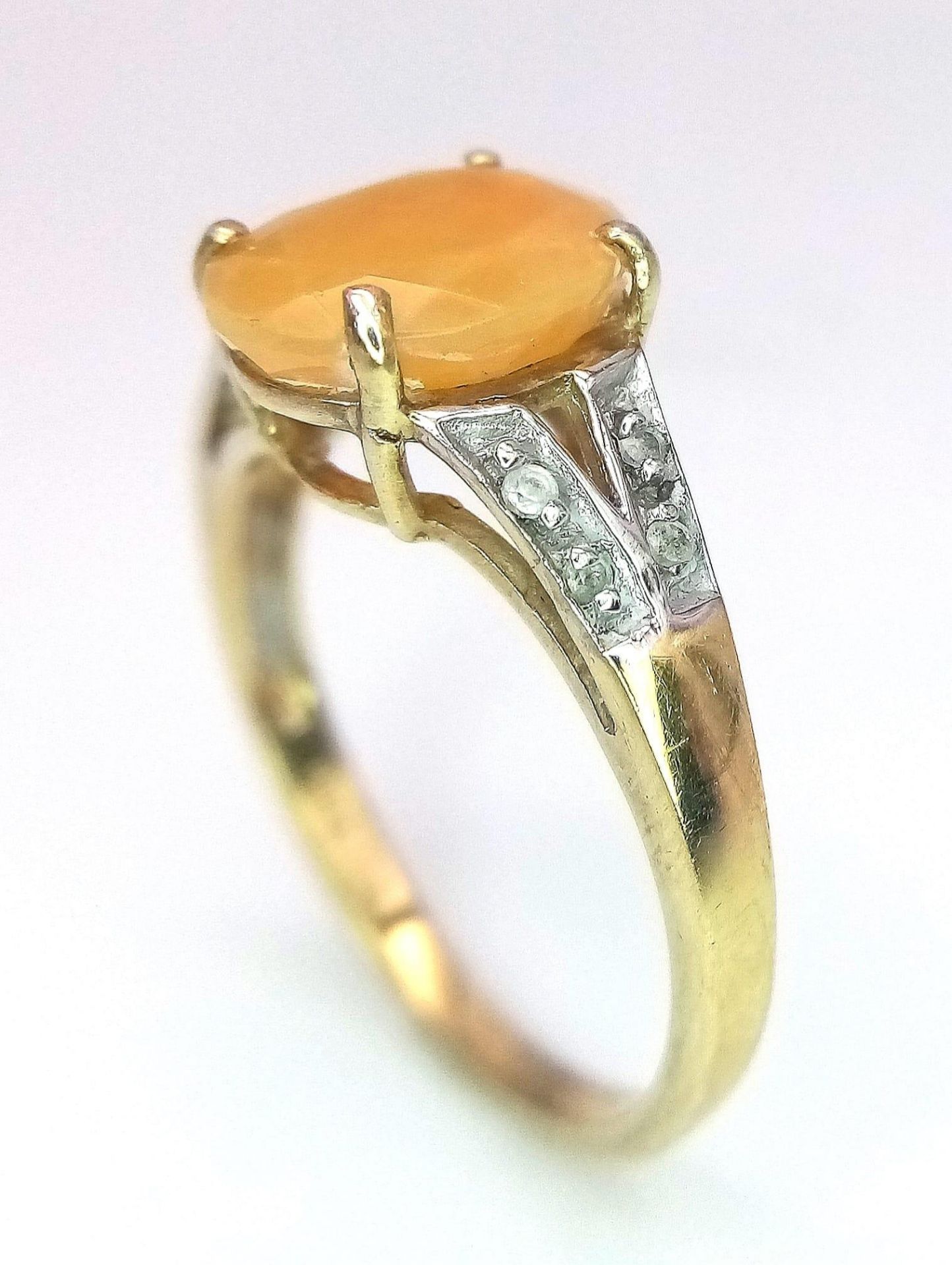 A 9K GOLD AGATE AND DIAMOND RING . 1.8gms size L - Image 5 of 8