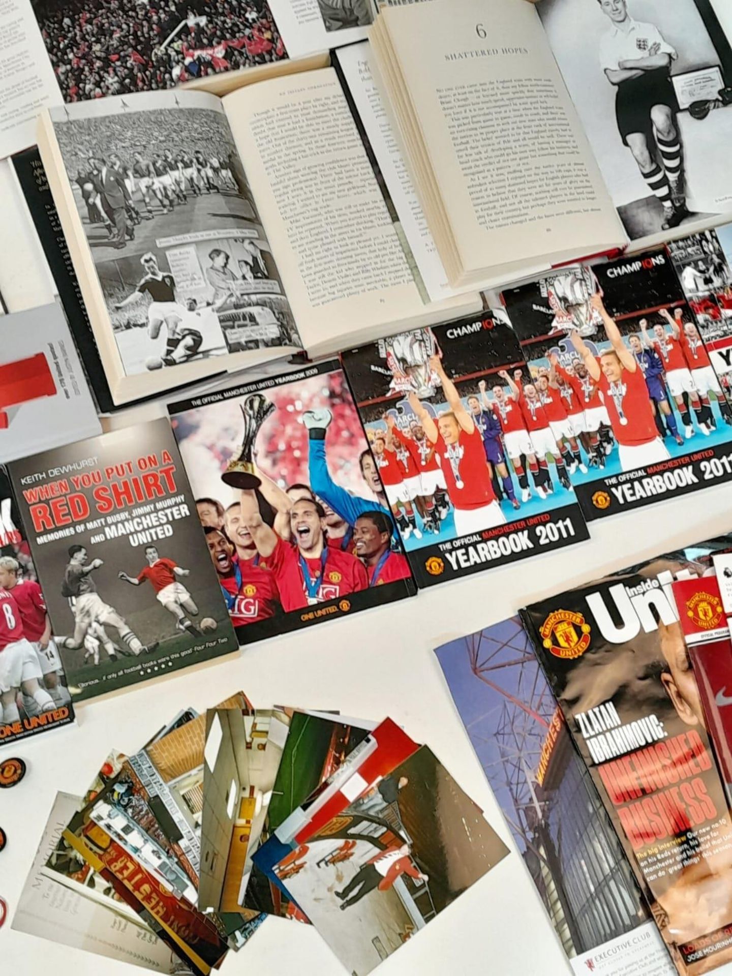 A Potpourri of Manchester United Collectibles: Books, Pictures and Programmes. Over thirty items. - Image 4 of 7