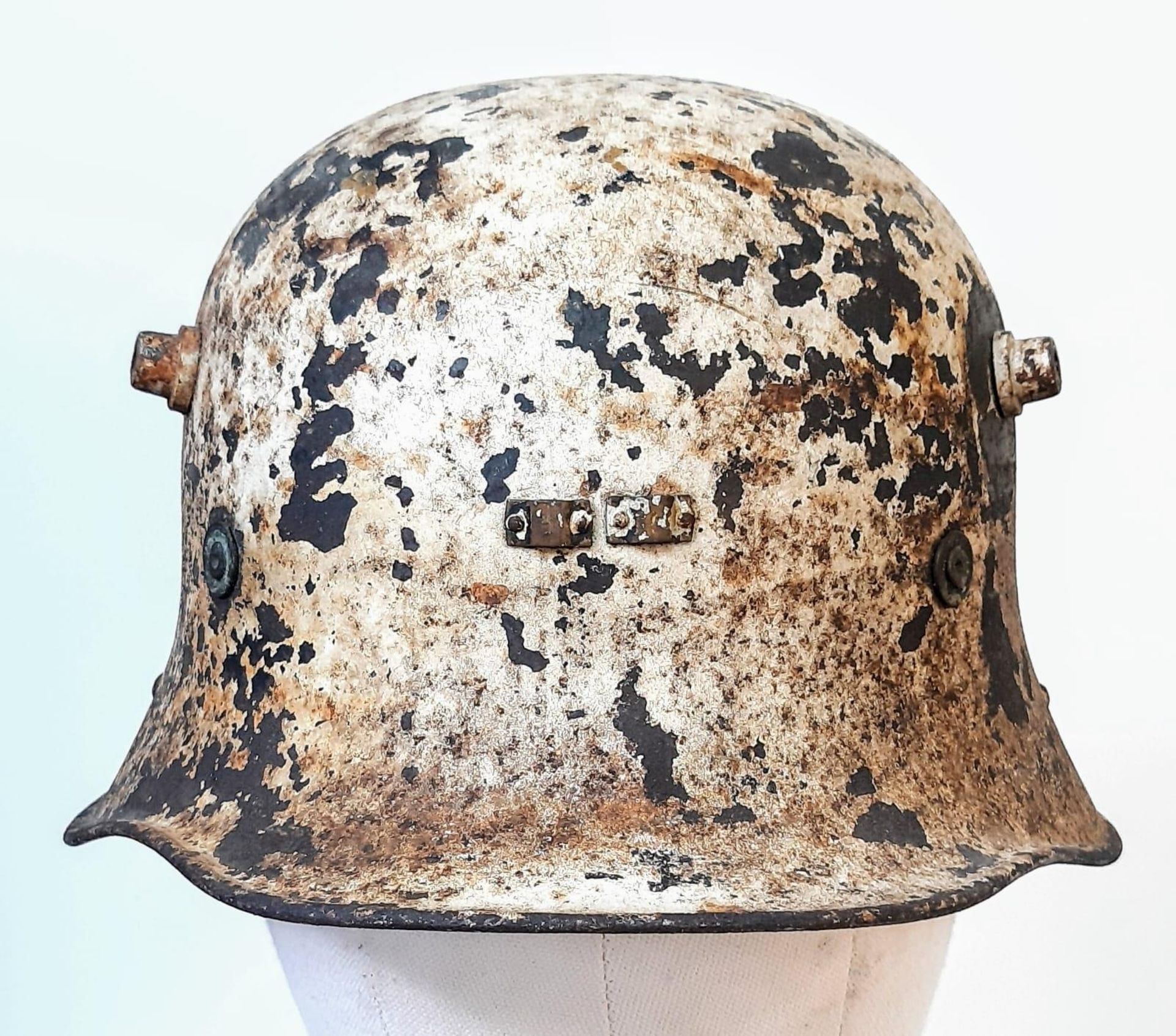 Scarce M27 Irish Army Helmet. These were based on the German M16, made by the Vickers Machine Gun - Bild 2 aus 6