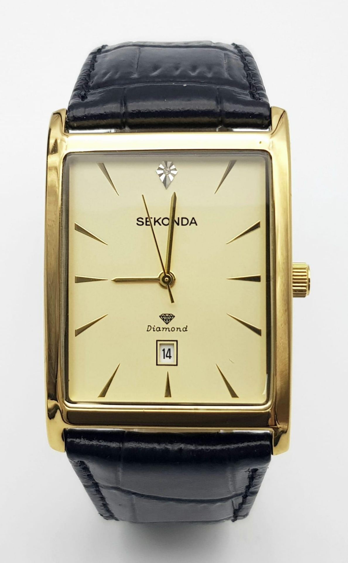A Sekonda Diamond Gents Quartz Watch. Black leather strap. Gilded rectangular case - 32mm. Gold tone - Bild 2 aus 6