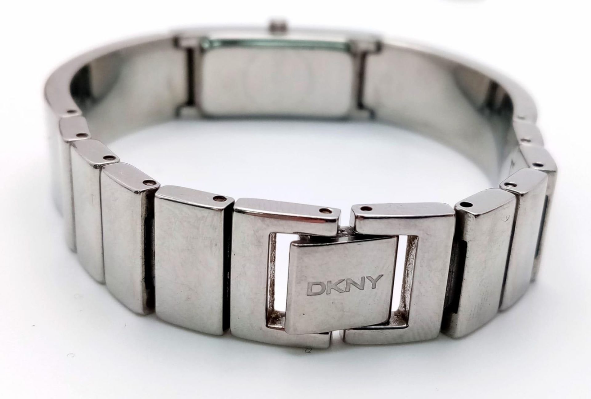 A Designer DKNY Ladies Quartz Watch. Stainless steel bracelet and case - 15mm. Black dial with - Bild 4 aus 6