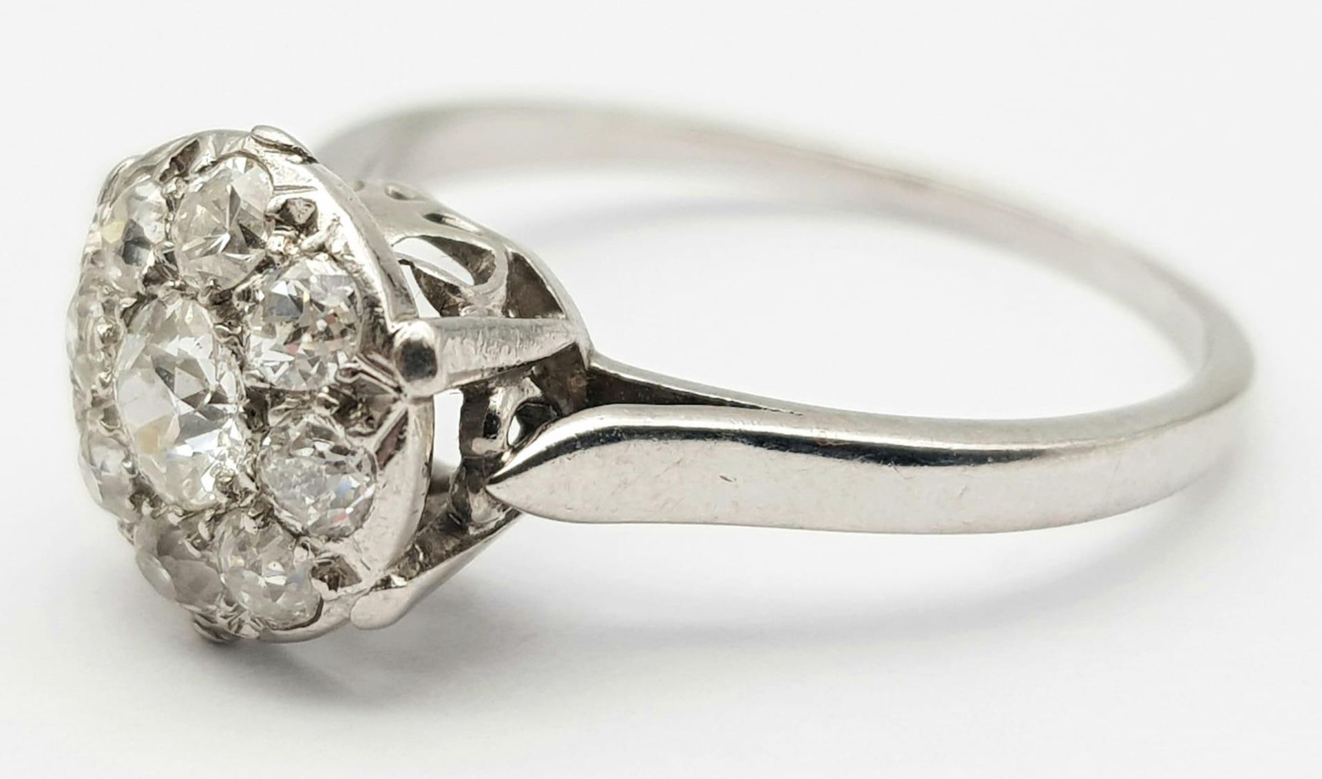 A LOVELY PLATINUM VINTAGE DIAMOND RING WITH APPROX 1.10CT OLD CUT DIAMONDS, WEIGHT 3.6G SIZE O - Image 7 of 9