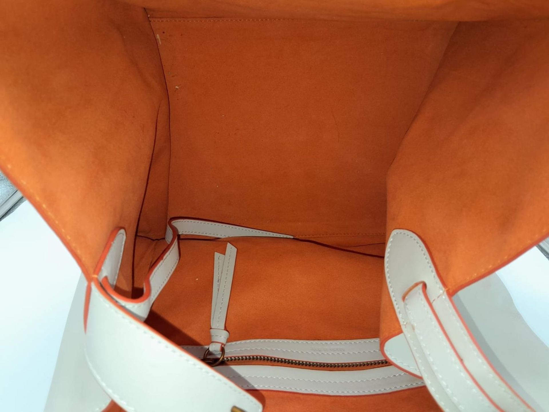 A Celine - Paris ladies tote bag , cream leather with orange interior, dimensions: 30 x 24 x 40 cm - Image 5 of 8