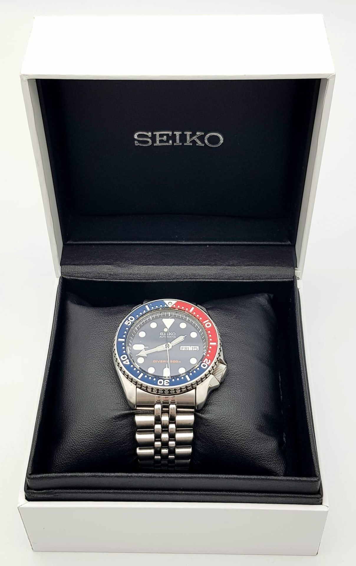 A Seiko 5 Divers 200M Automatic Gents Watch. Stainless steel bracelet and case - 42mm. Blue dial - Image 4 of 7