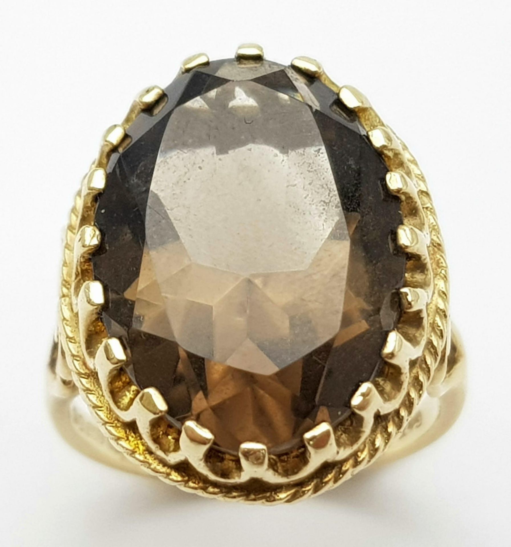 A Vintage 9K Yellow Gold Smoky Quartz Ring. Large oval cut 10ct smoky quartz in a decorative - Bild 3 aus 13