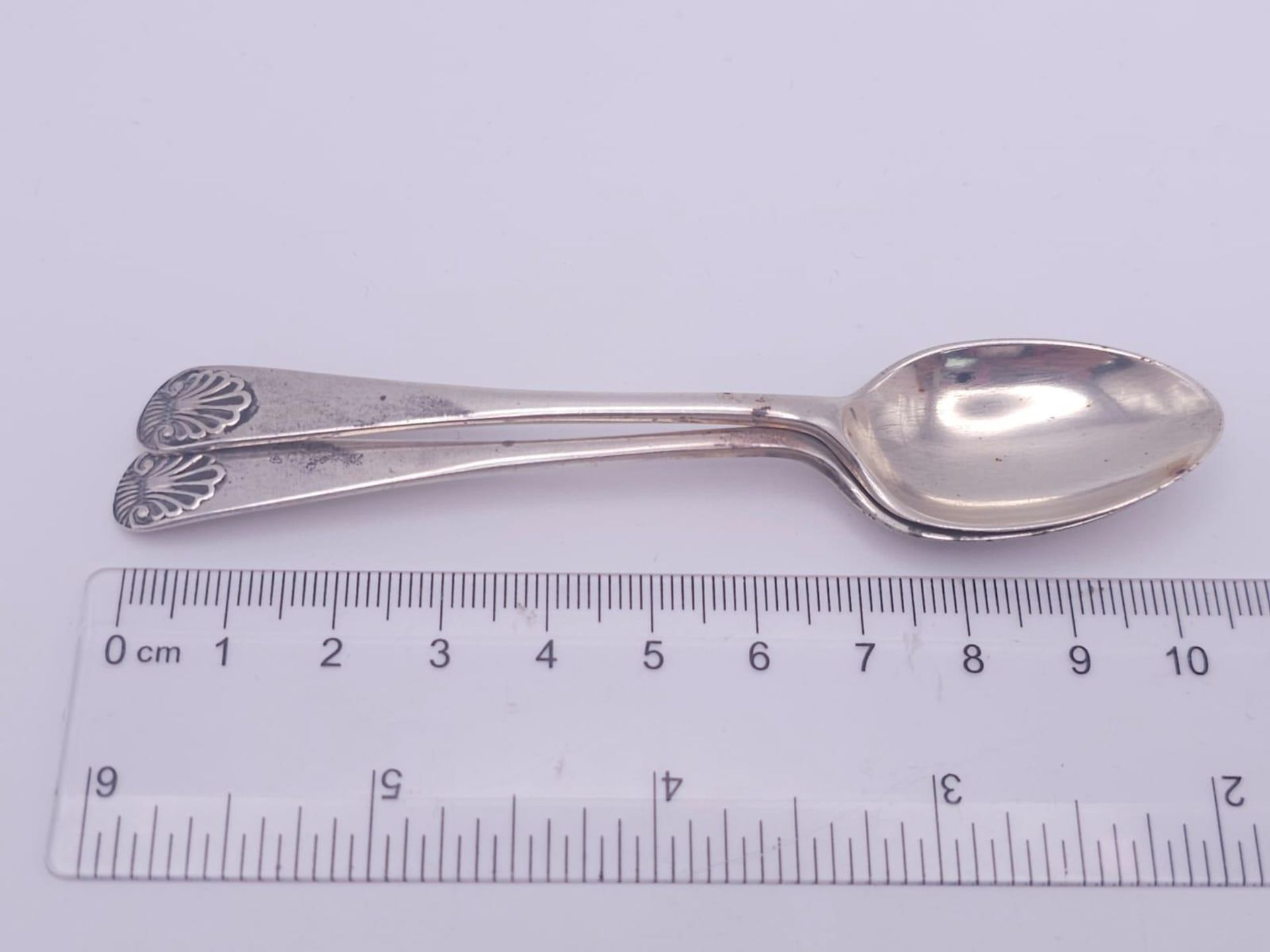 A pair of antique sterling silver tea spoons. Full hallmarks Sheffield, 1918. Total weight 22.7G. - Image 5 of 5
