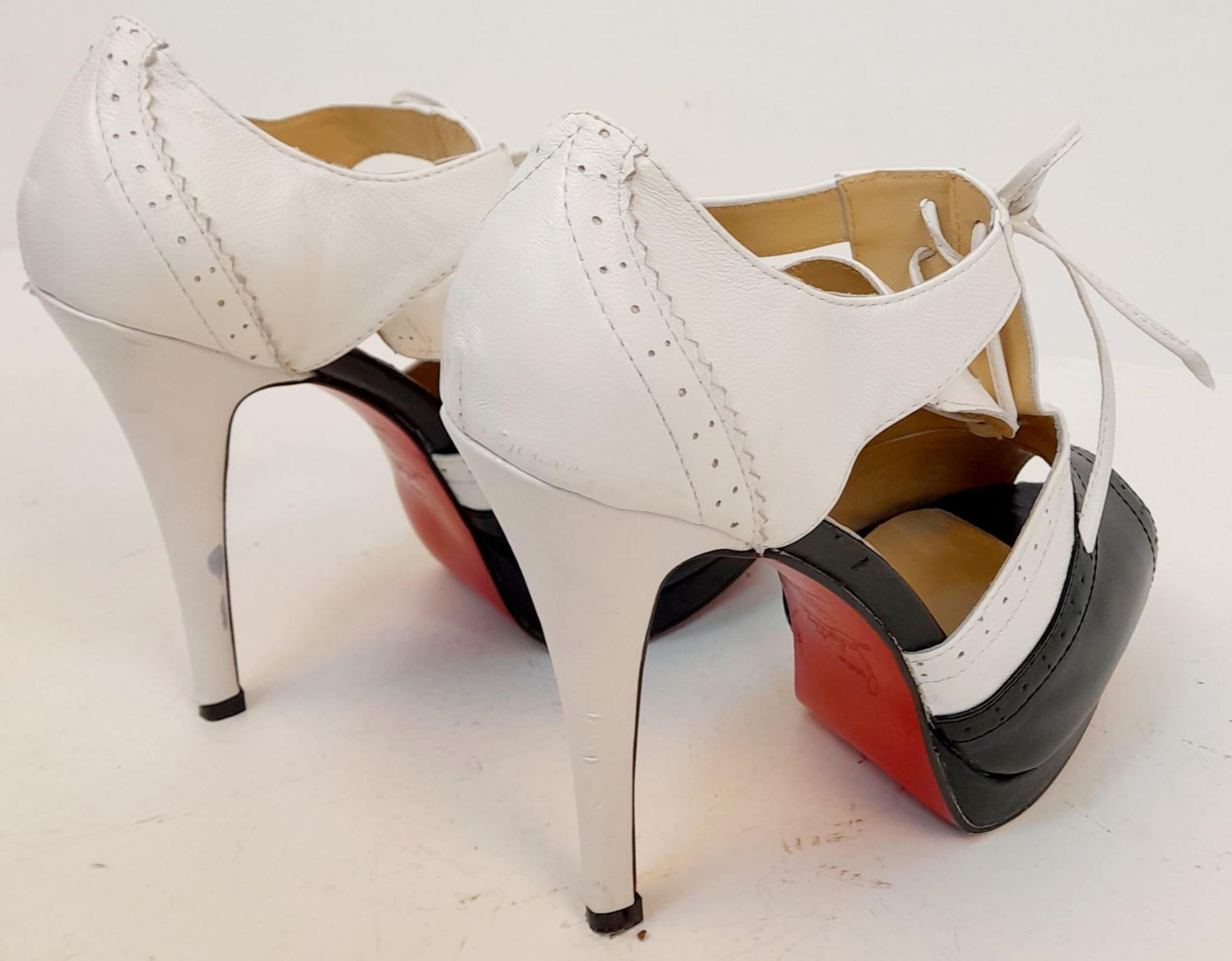 A Pair of Louboutin high heels in black and white leather. Lightly used. Size 40. - Image 3 of 5