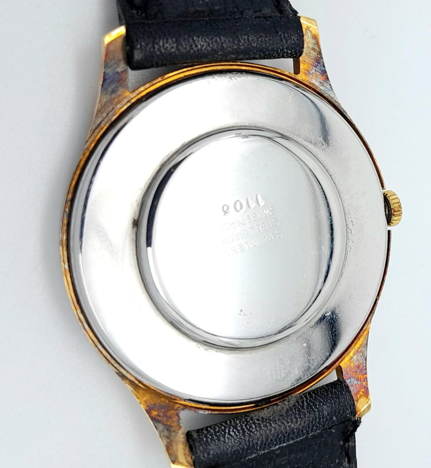 A Vintage Valgine Mechanical Gents Watch. Black leather strap. Gilded stainless steel case - 34mm. - Bild 5 aus 6