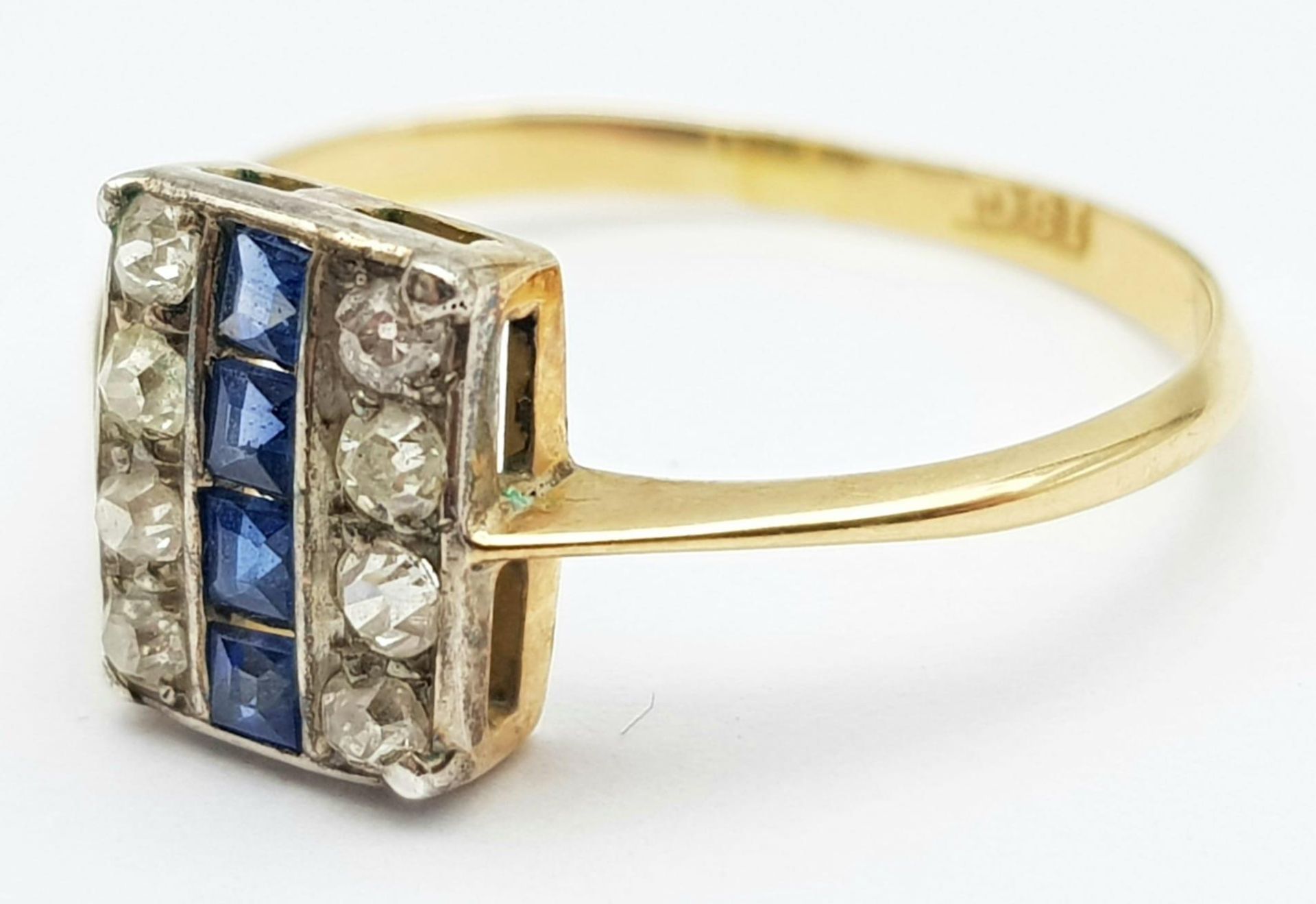 A Vintage 18K Yellow Gold Sapphire and Diamond Ring. Four square cut sapphires between eight round - Bild 4 aus 9