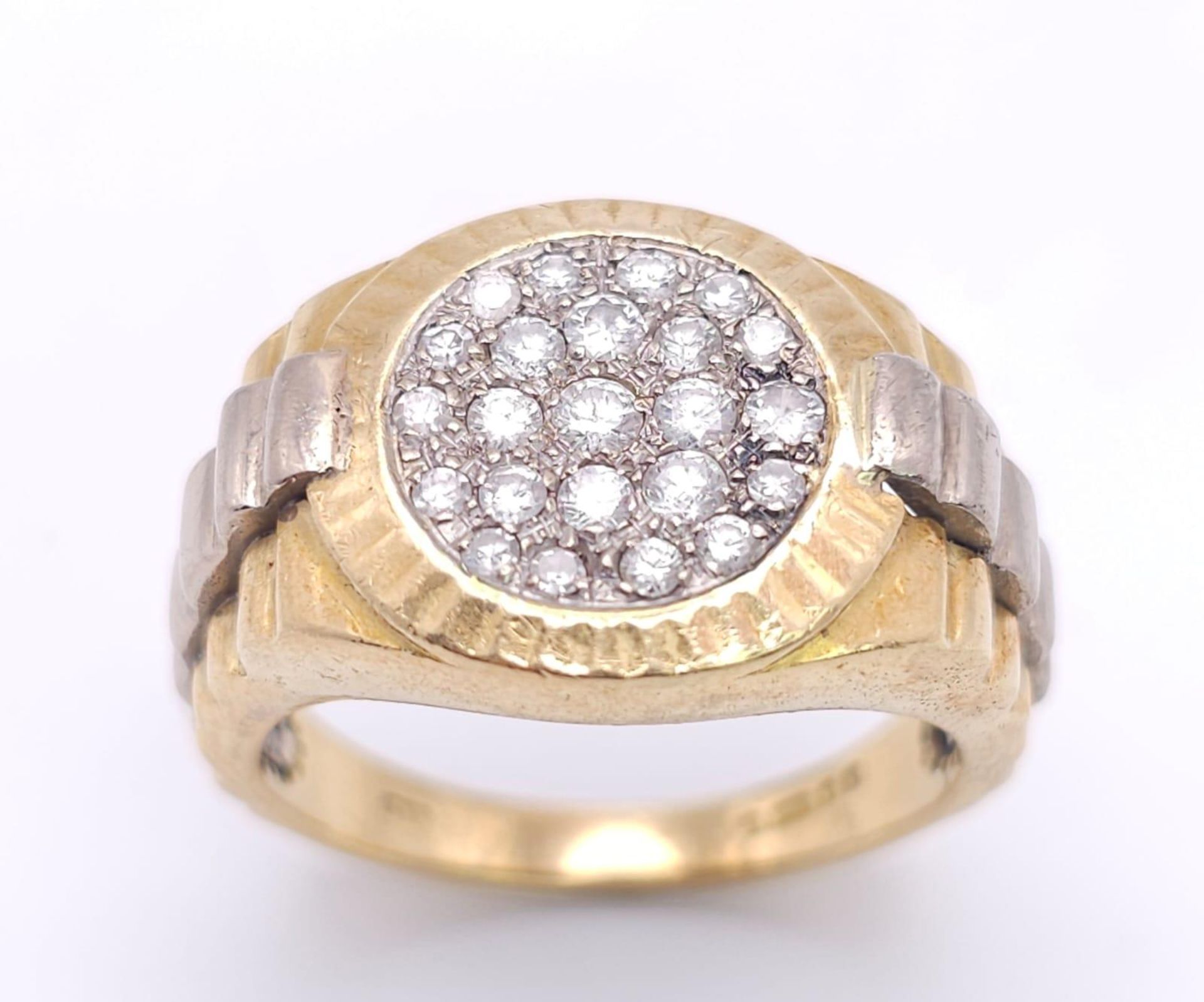 AN IMPRESSIVE 18K 2 COLOUR GOLD DIAMOND SET RING INSPIRED BY THE ROLEX DESIGN, APPROX 0.50CT