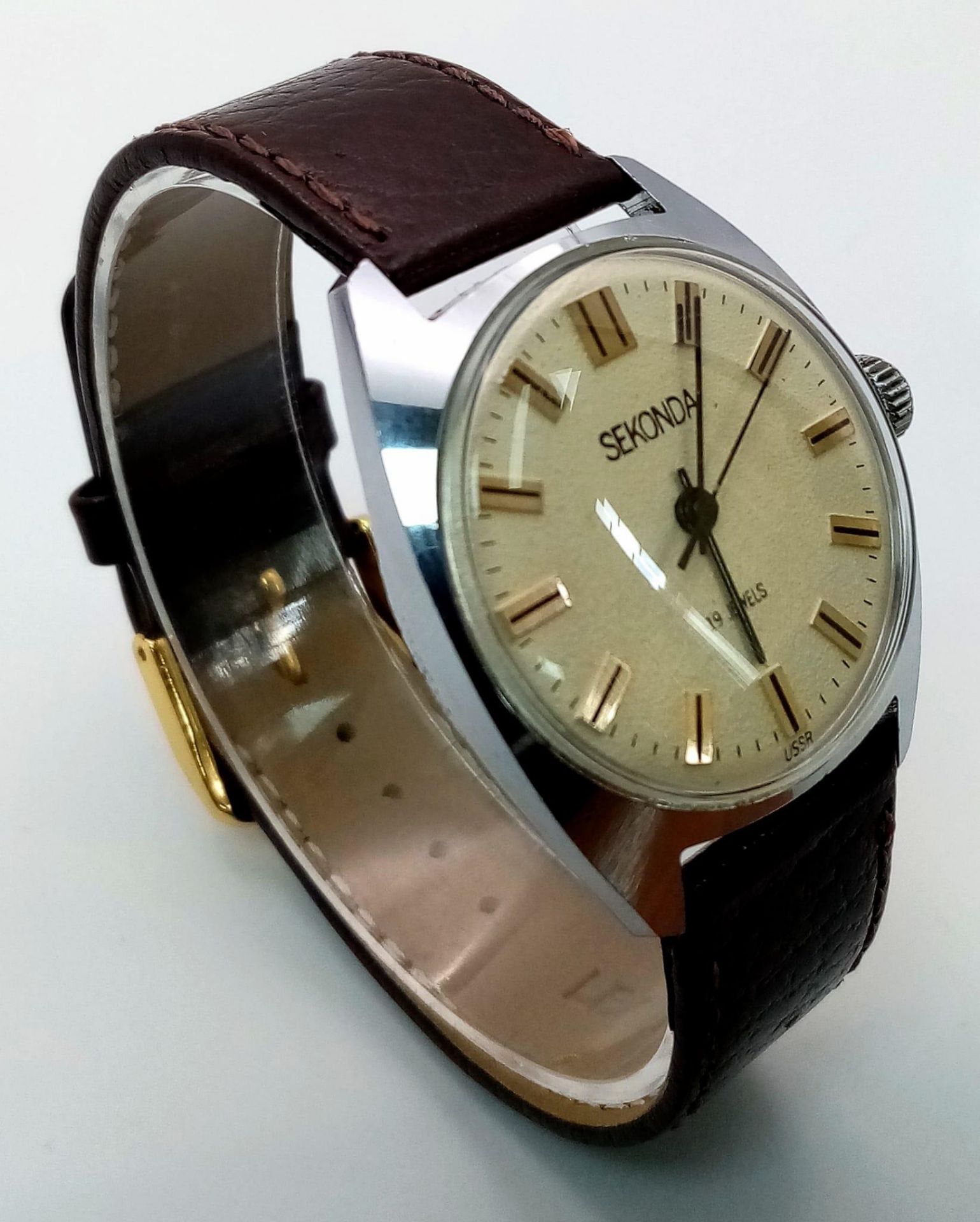 A Vintage Sekonda 17 Jewels Mechanical Gents Watch. Brown leather strap. Stainless steel case - - Bild 3 aus 5