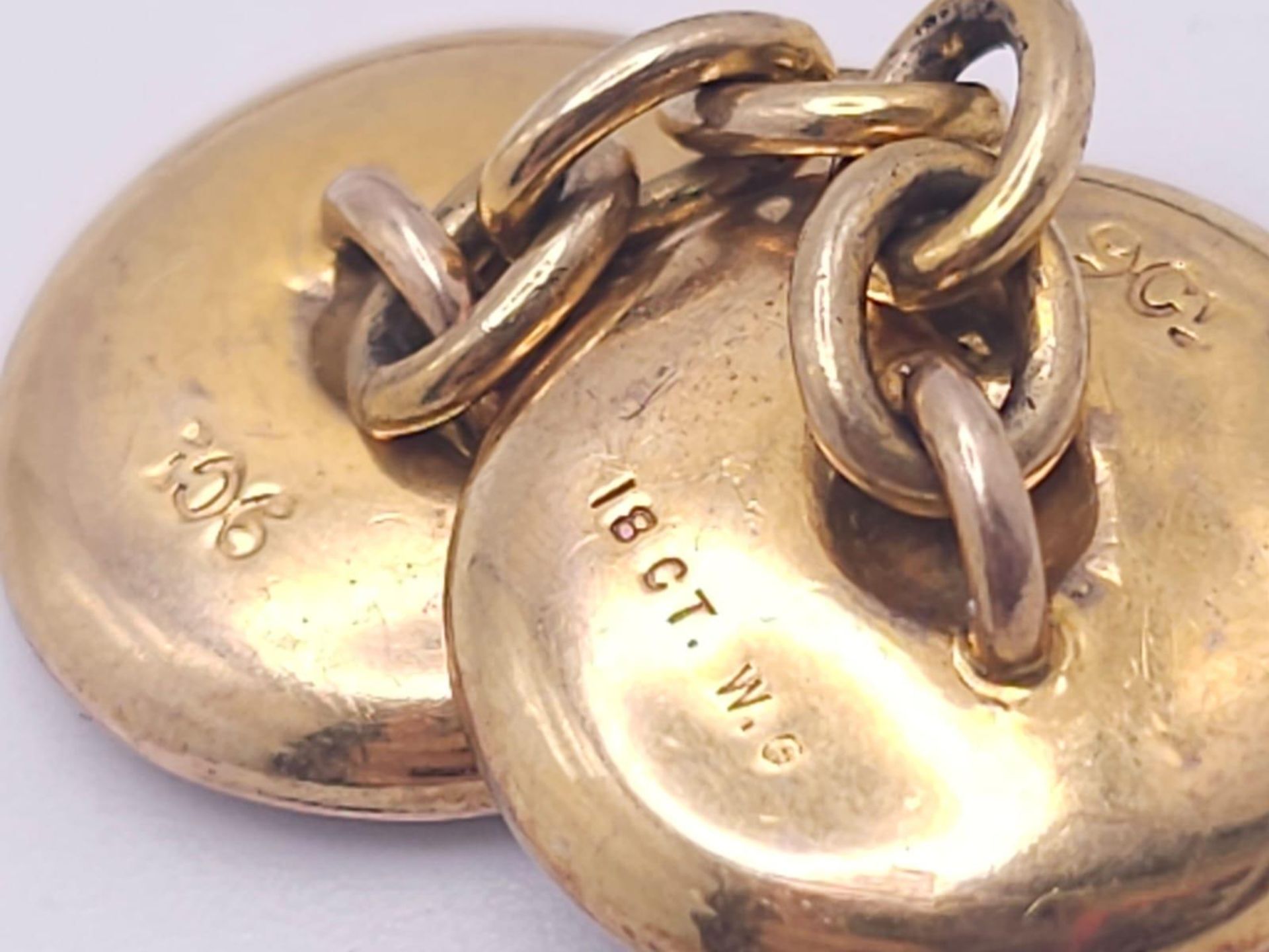 A Beautiful Set of Vintage Gold Cufflinks and Shirt Studs. 9k yellow gold bases with 18k white - Bild 11 aus 23