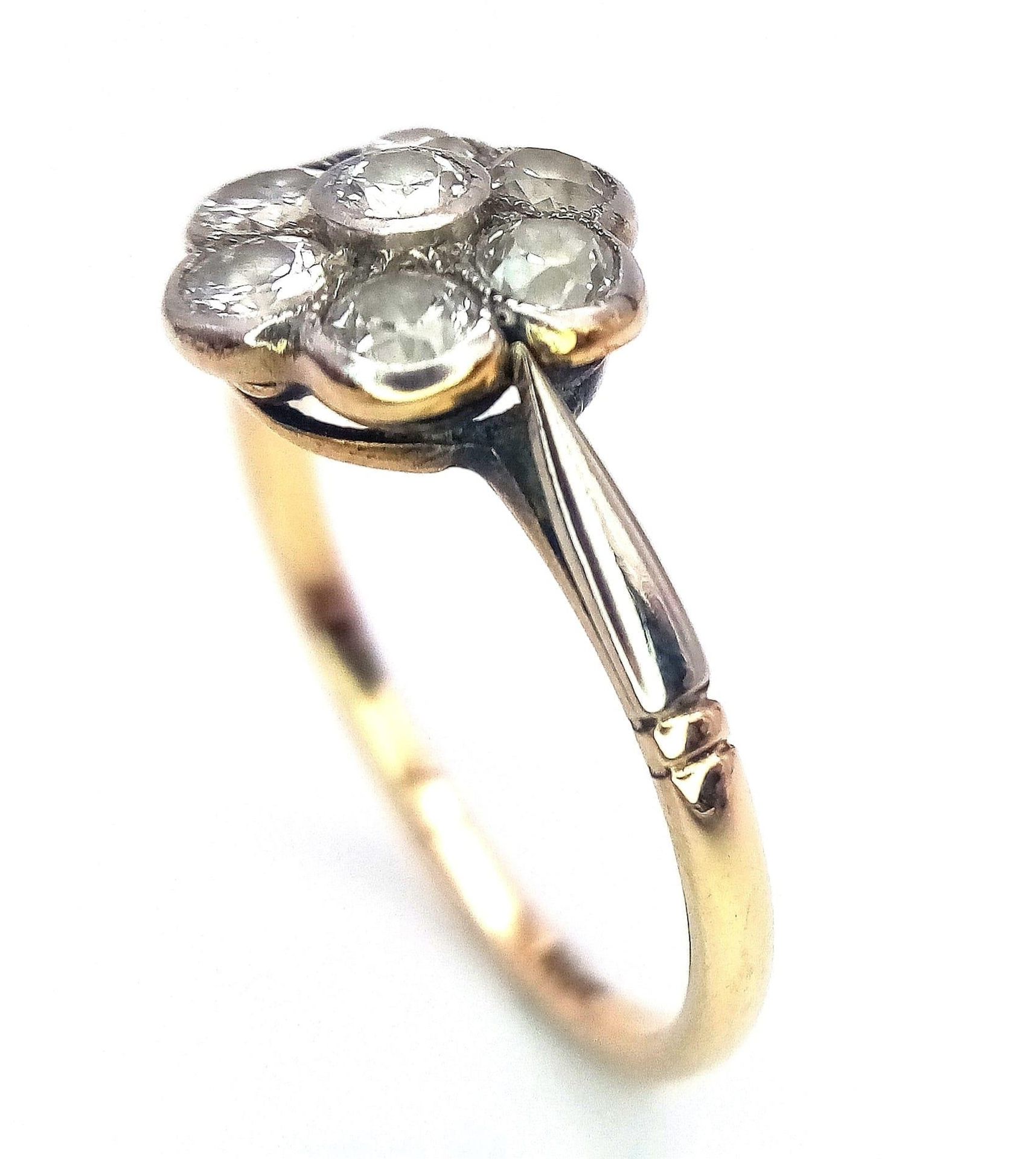 A Vintage 18K Yellow Gold Diamond Ring. Seven round cut diamonds in a floral shape. Size P. 2.52g - Bild 6 aus 19