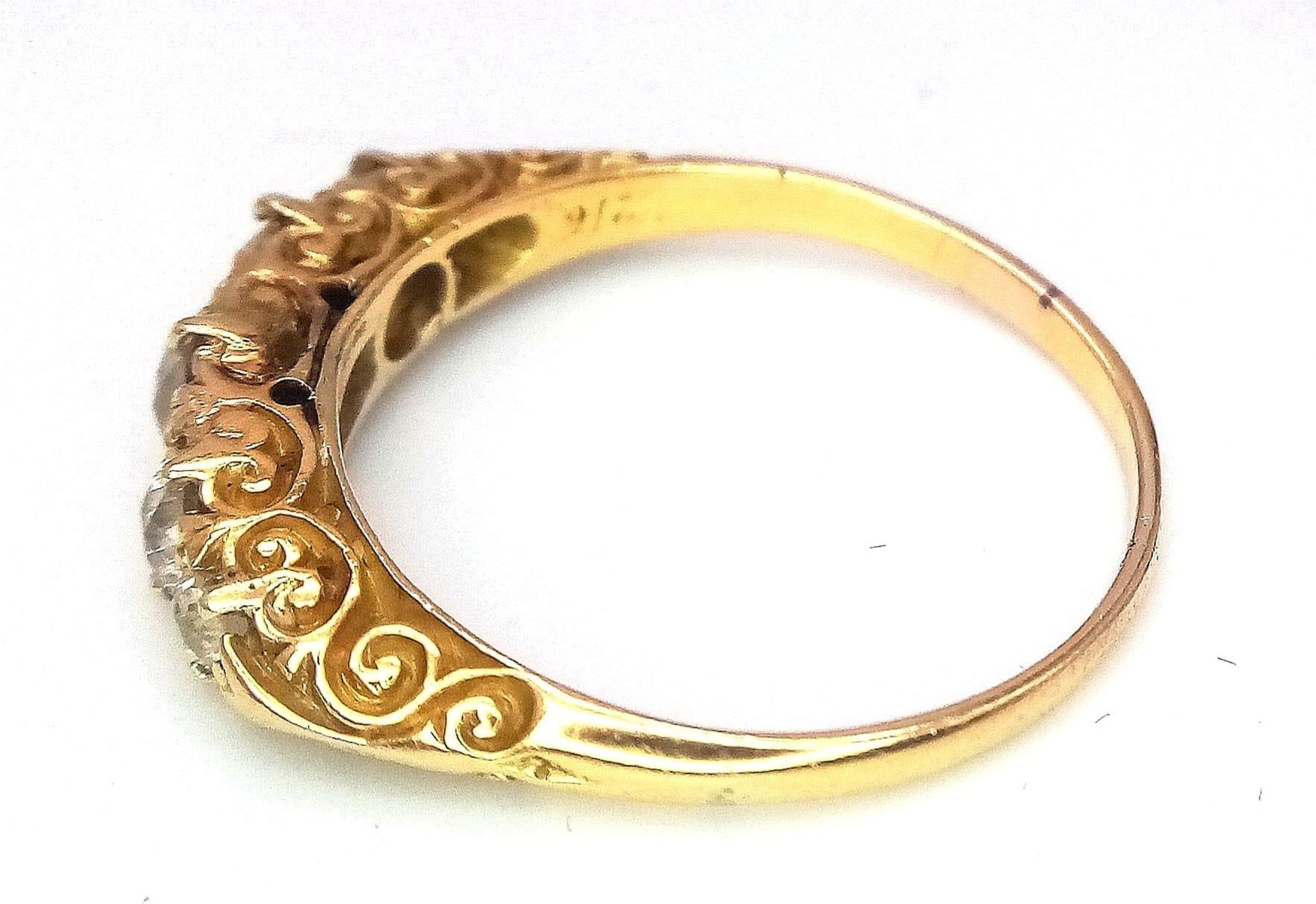 AN ANTIQUE 18K YELOW GOLD DIAMOND 5 STONE SET RING, WITH APPROX 0.60CT OLD CUT DIAMONDS, WEIGHT 2.5G - Image 11 of 13