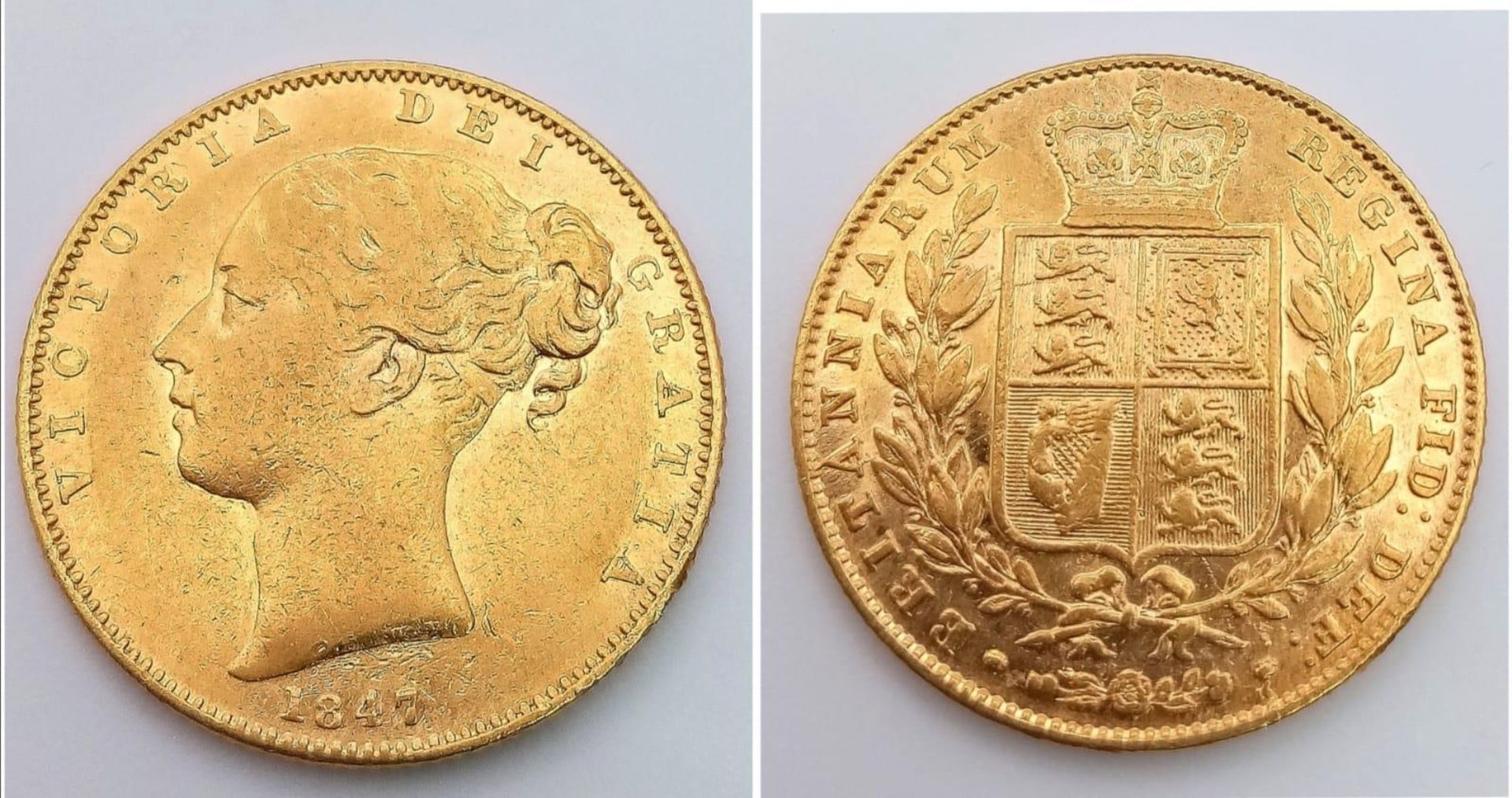 A YOUNG VICTORIA 22K GOLD SOVEREIGN DATED 1847 AND HAVING A SHIELD BACK