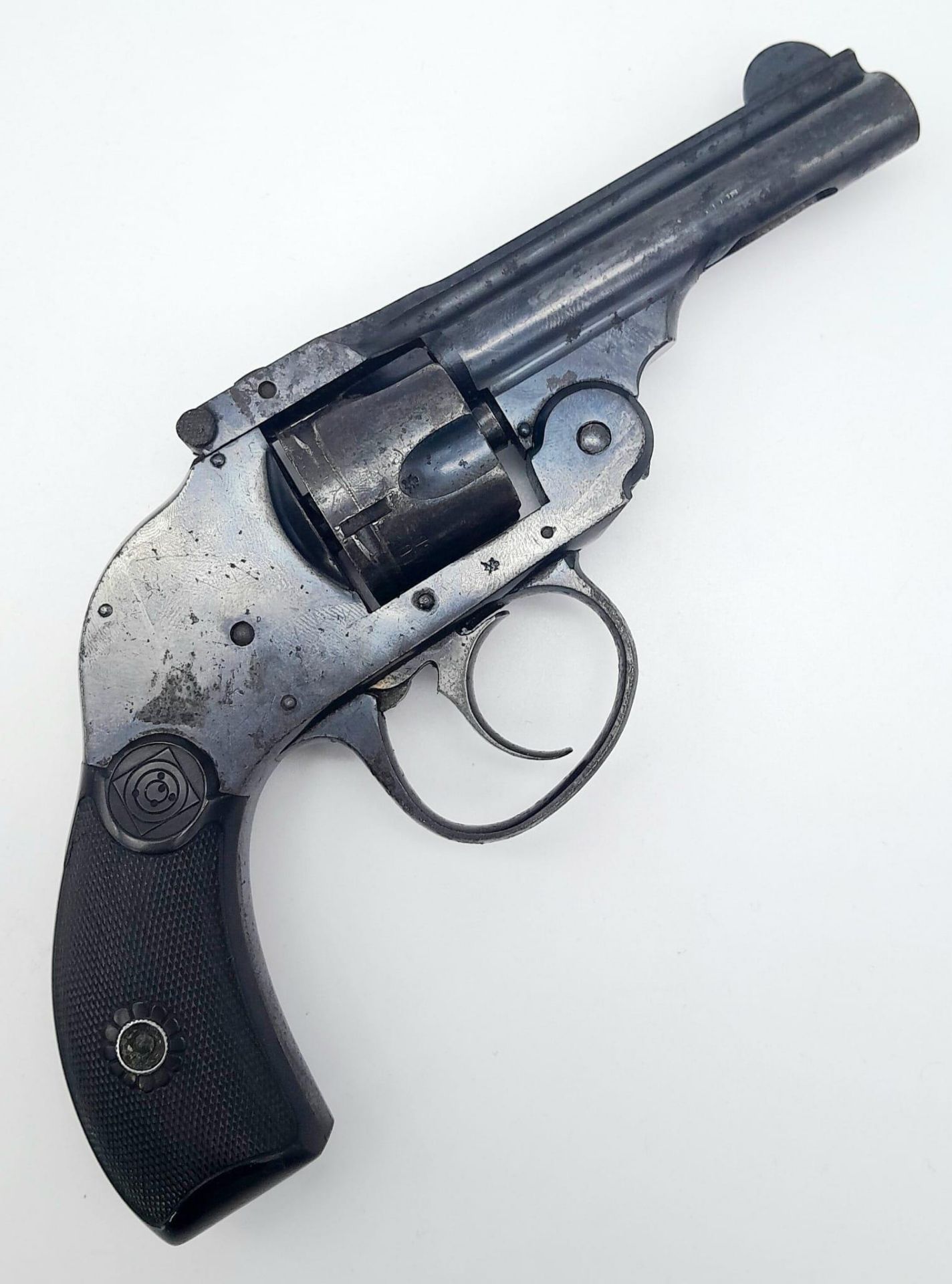 A Deactivated Harrington and Richardson .32 Calibre Revolver. This vintage USA made pistol has an EU - Image 4 of 13