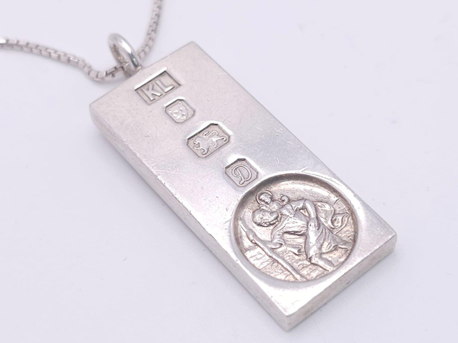 A Sterling Silver St. Christopher Ingot Pendant on a Silver Necklace. 5cm - pendant. 58cm necklace - Image 3 of 13