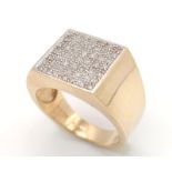 A HEAVY 9K YELOW GOLD DIAMOND SET SQUARE SIGNET RING, APPROX 0.33CT DIAMONDS, WEIGHT 7.5G SIZE V