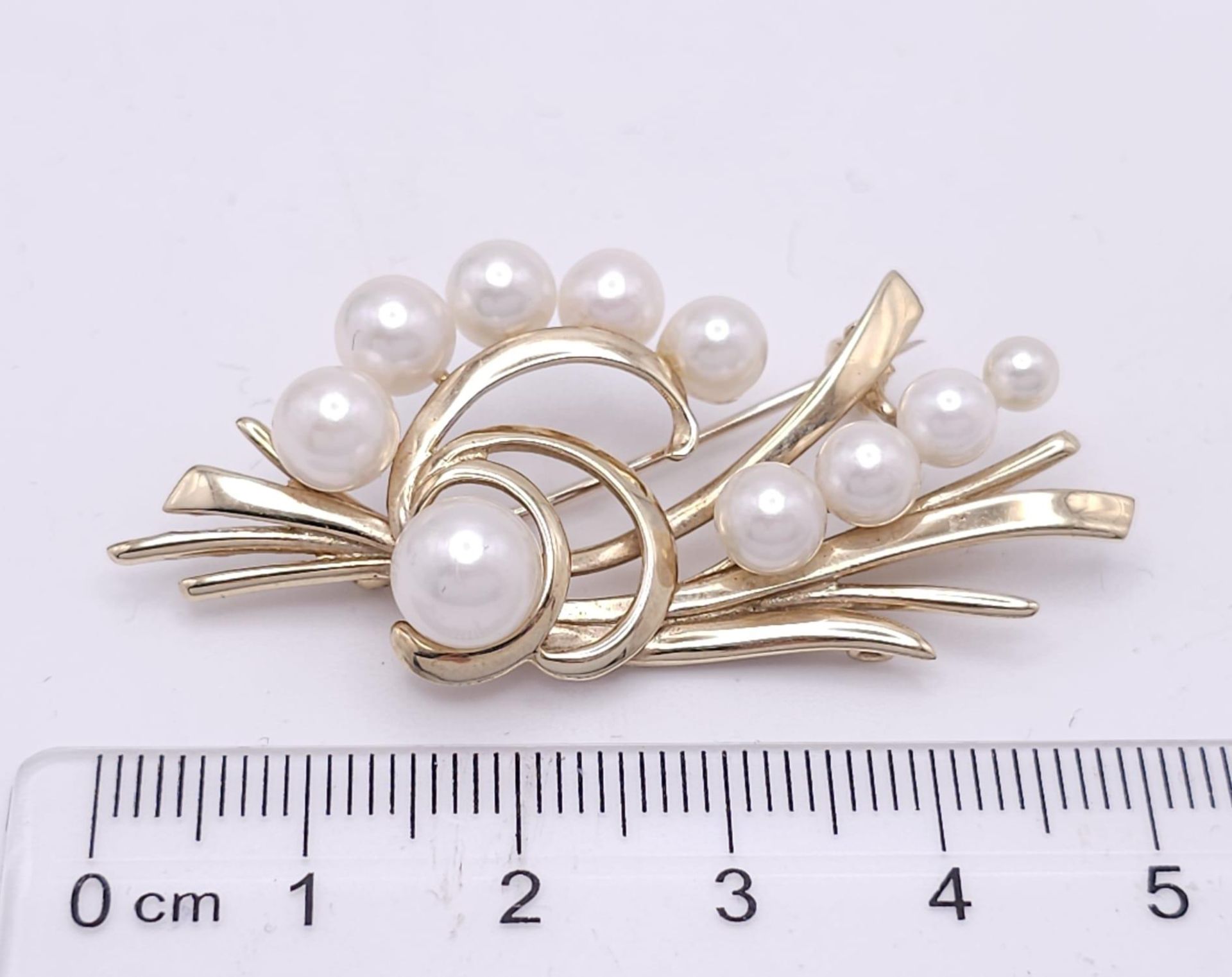 A 9k Yellow Gold and Pearl Decorative Floral Brooch. 5cm. 8g weight - Bild 21 aus 23