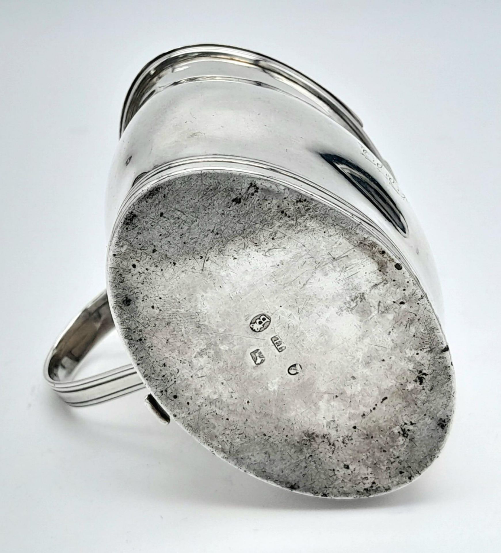 An antique Georgian sterling silver condiment pot with full Sheffield hallmarks, 1805. Wide: 8. - Image 4 of 7