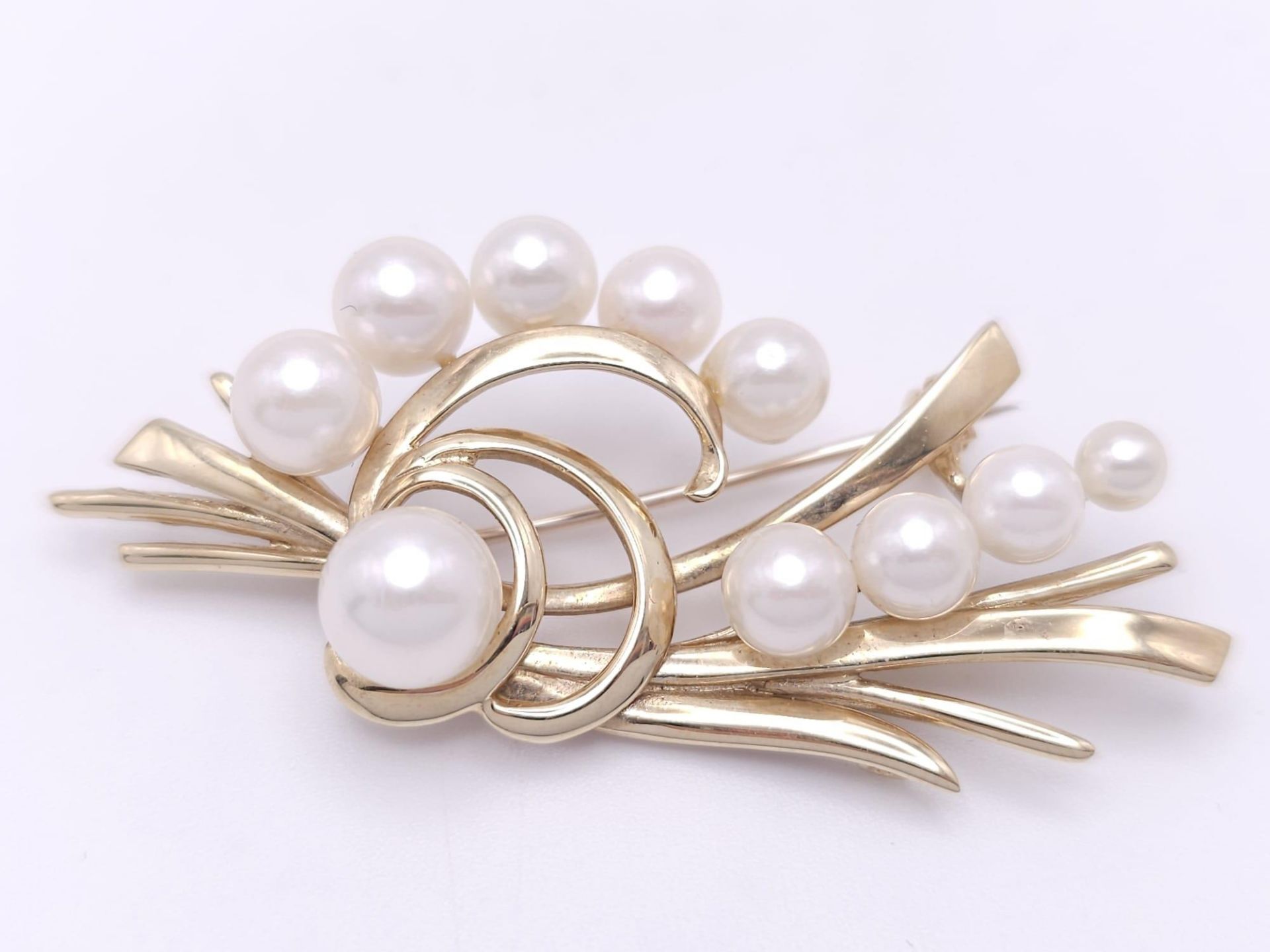 A 9k Yellow Gold and Pearl Decorative Floral Brooch. 5cm. 8g weight - Bild 8 aus 23