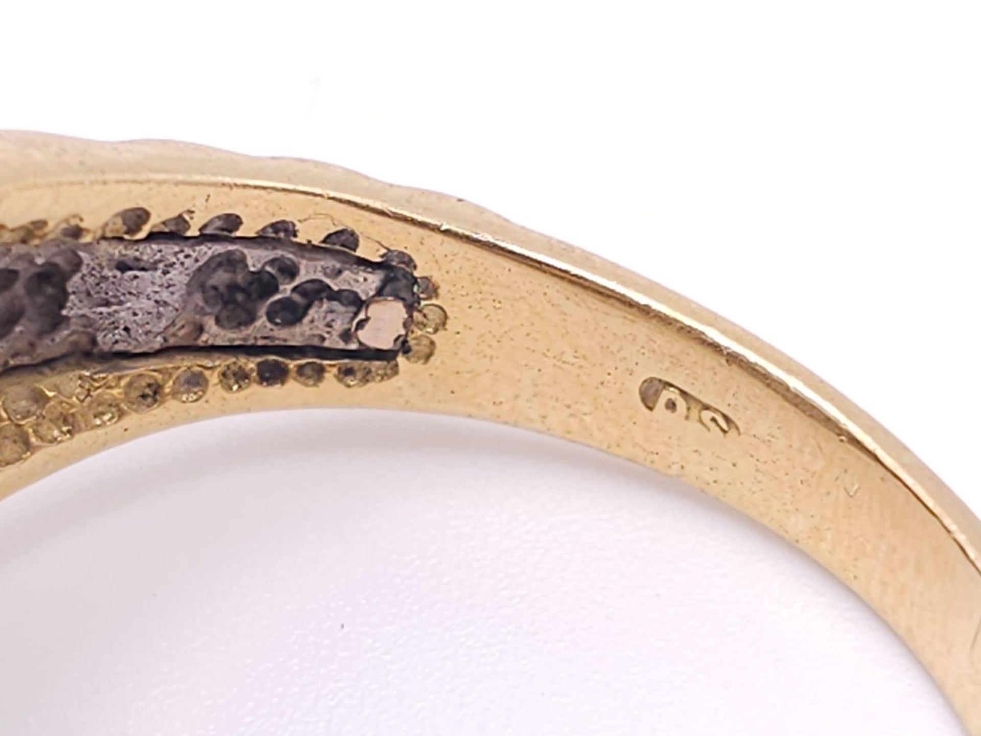 AN IMPRESSIVE 18K 2 COLOUR GOLD DIAMOND SET RING INSPIRED BY THE ROLEX DESIGN, APPROX 0.50CT - Bild 13 aus 13