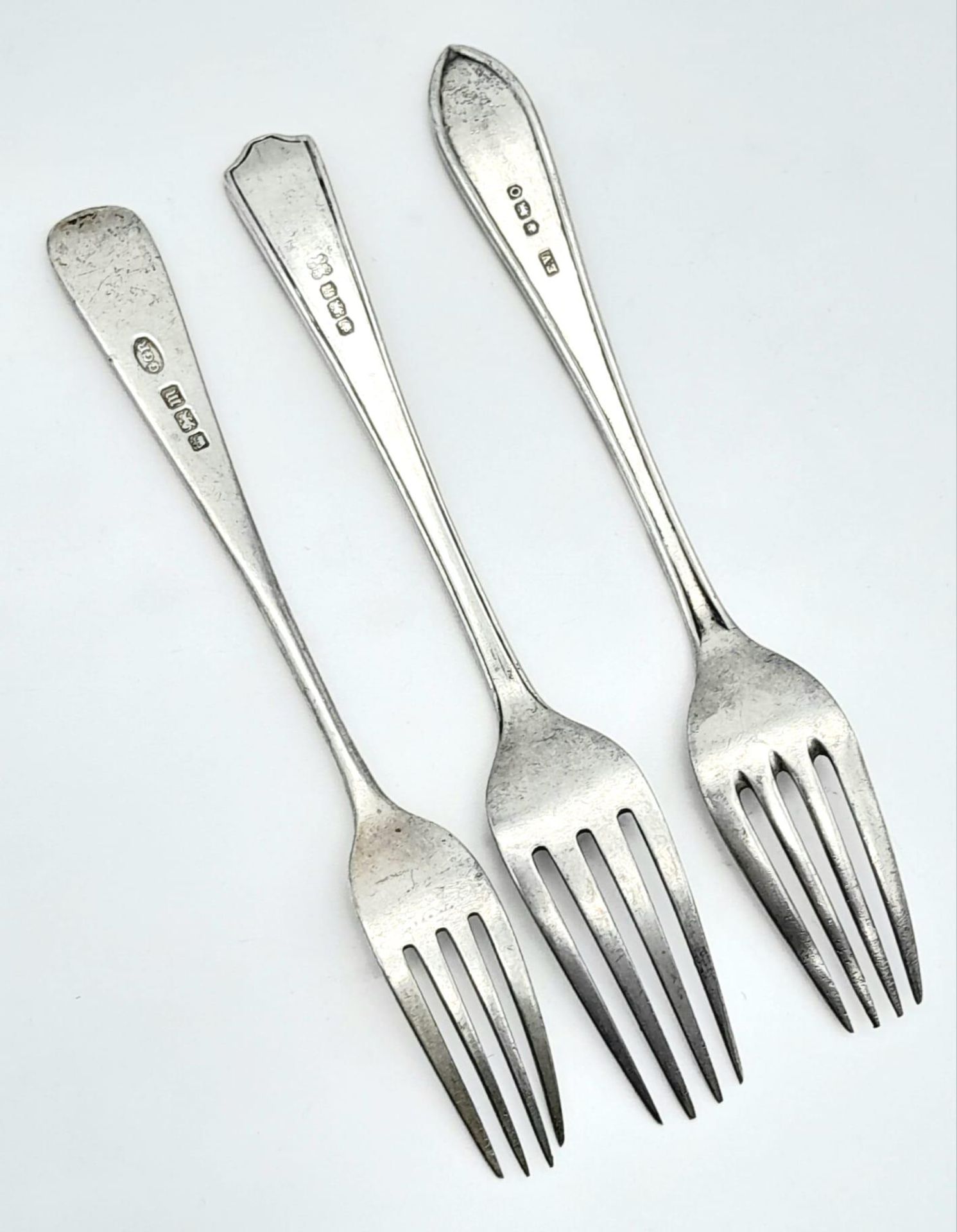 An antique eclectic collection of sterling silver forks with different designs. Come with full - Image 4 of 6