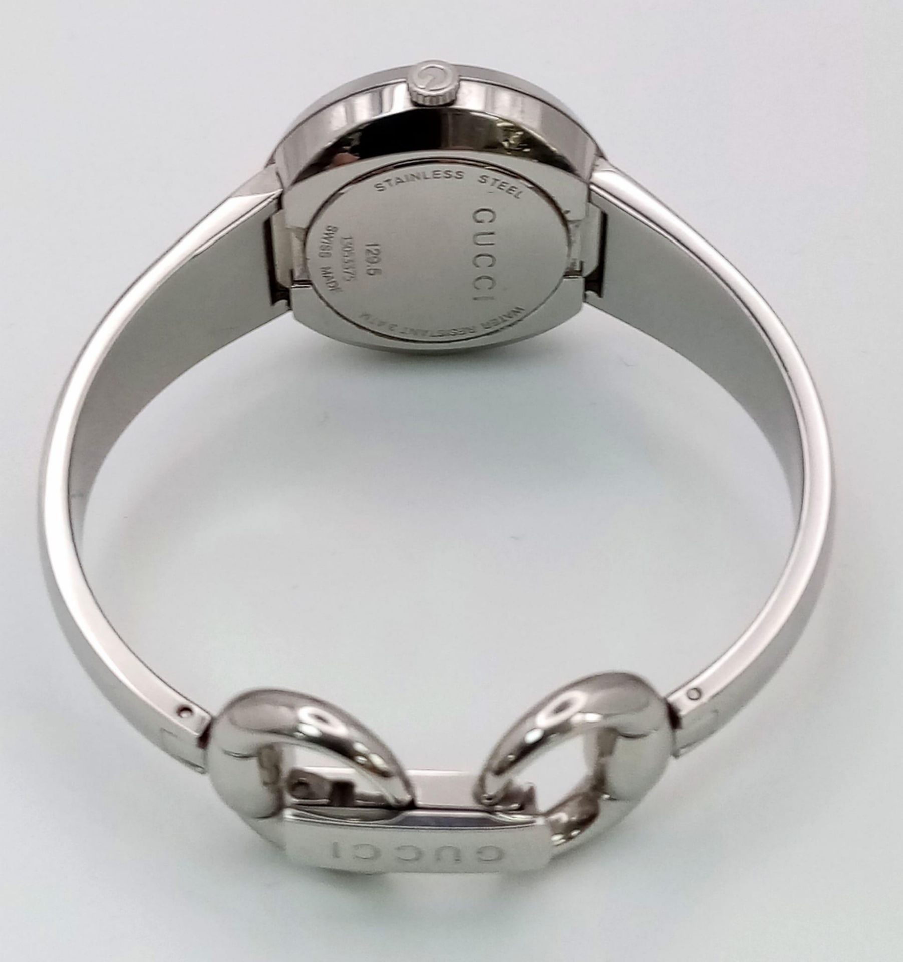 A Gucci Designer Ladies Quartz Watch. Stainless steel bracelet and case - 27mm. Silver tone dial. In - Bild 4 aus 7