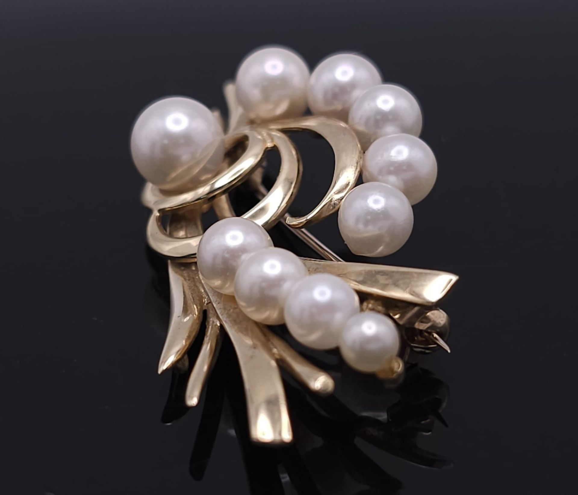 A 9k Yellow Gold and Pearl Decorative Floral Brooch. 5cm. 8g weight - Bild 5 aus 23