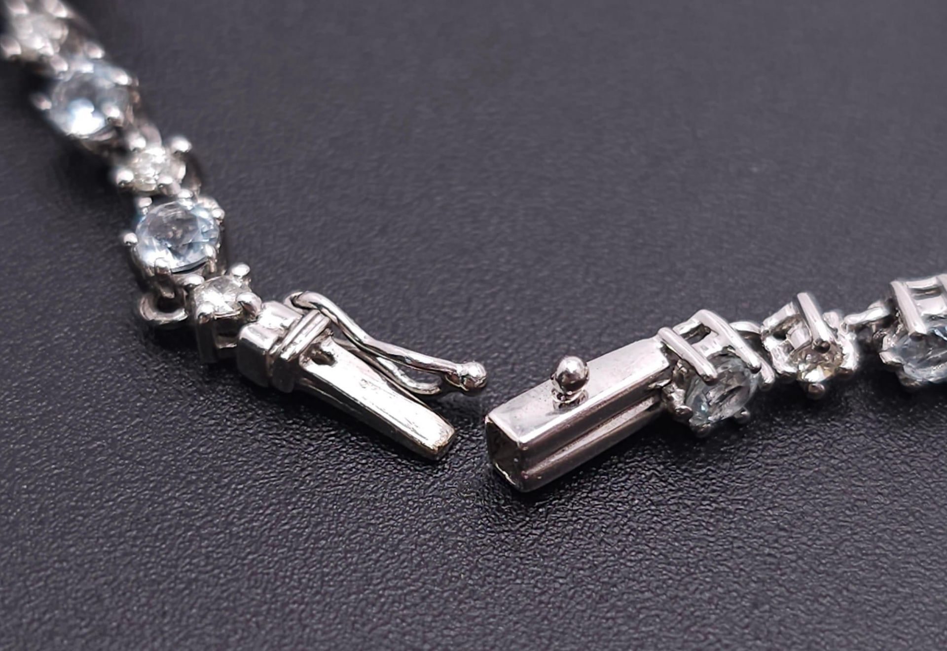 A STUNNING 14K WHITE GOLD DOUBLE ROW DROP STATEMENT NECKLACE, SET WITH 1.50CT HALO DIAMOND & - Image 9 of 10