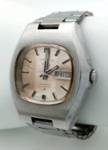 A Vintage Seiko 5 Automatic Gents Watch. A stainless steel bracelet and case - 37mm. Two tone dial