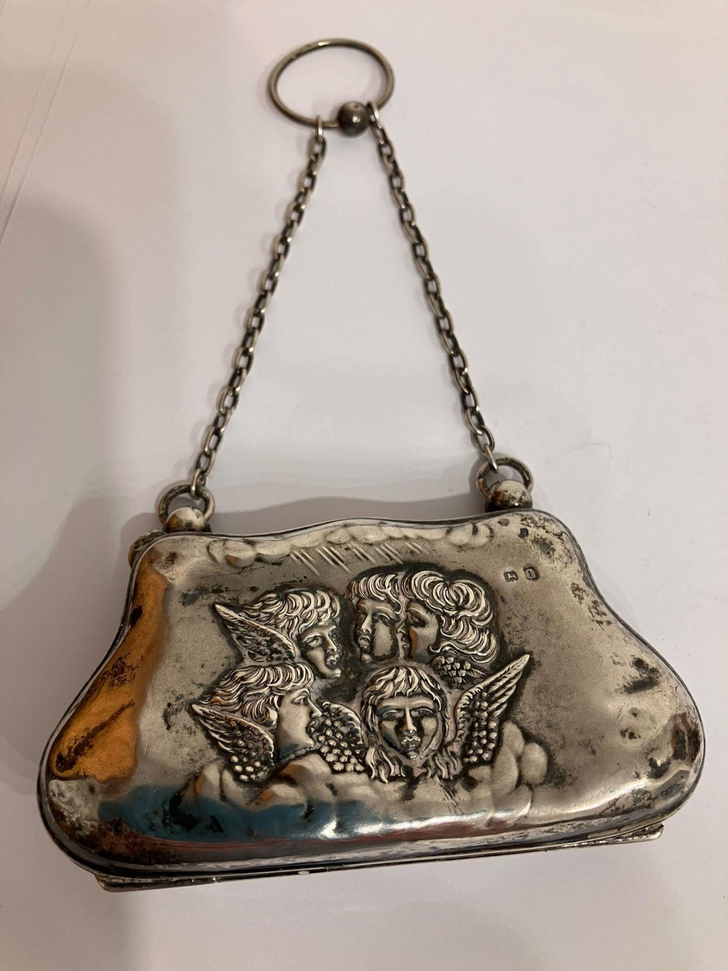 Antique SILVER EVENING PURSE Having cherub detail with silk taffeta lining. Clear hallmark for Henry - Bild 6 aus 6