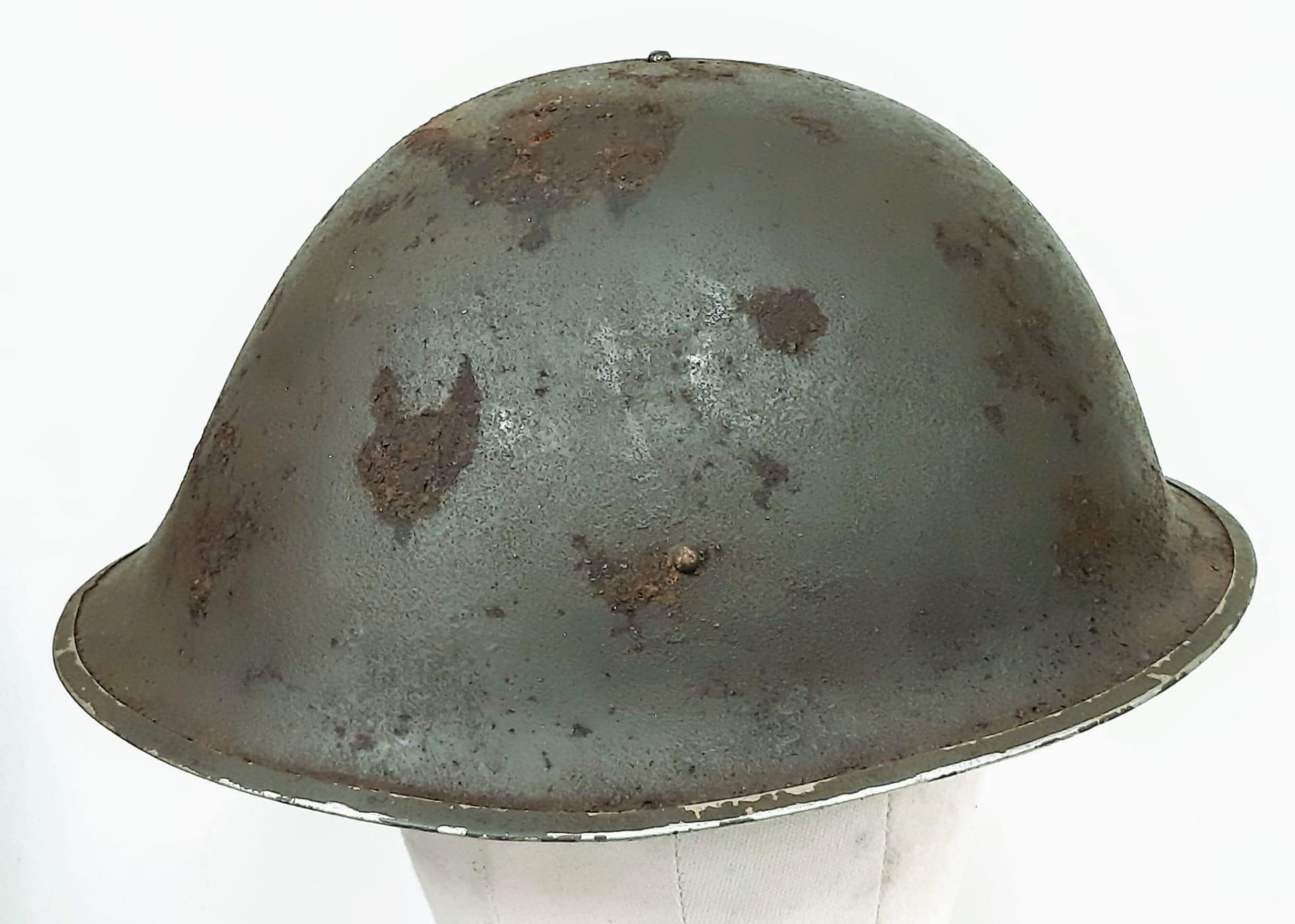 WW2 British 44 Pattern “Turtle” D-Day Helmet and liner, with insignia of the Royal Artillery. - Image 3 of 5