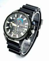 A Casio Edifice Quartz Chronograph Gents Watch. Tough black rubber strap and case - 45mm. Black dial