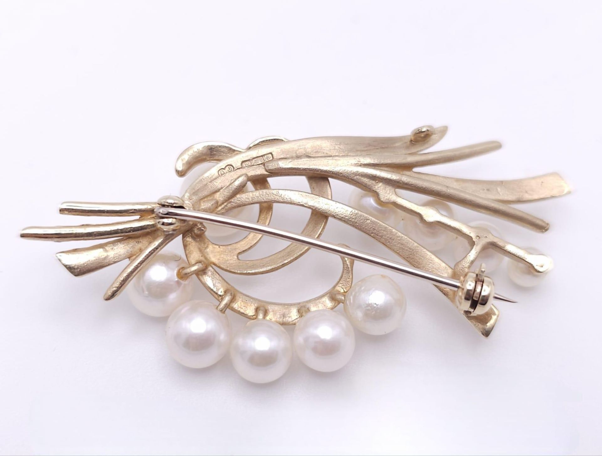 A 9k Yellow Gold and Pearl Decorative Floral Brooch. 5cm. 8g weight - Image 15 of 23