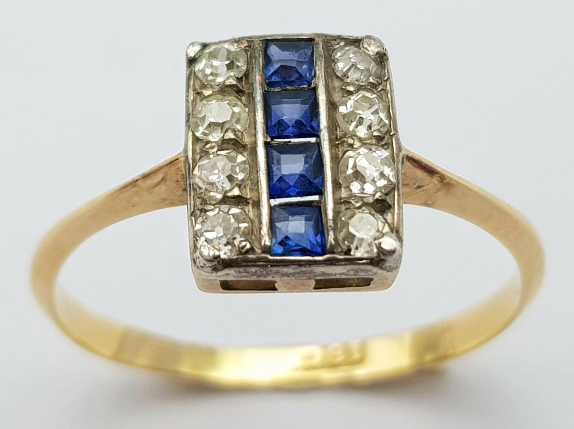 A Vintage 18K Yellow Gold Sapphire and Diamond Ring. Four square cut sapphires between eight round - Bild 3 aus 9