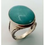 A Sterling Silver Blue Agate Oval Ring. Size T. 13.3g weight