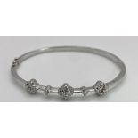 A VERY PRETTY AND ATTRACTIVE 18K WHITE GOLD DIAMOND SET BANGLE, APPROX 0.30CT, WEIGHT 8.5G AND