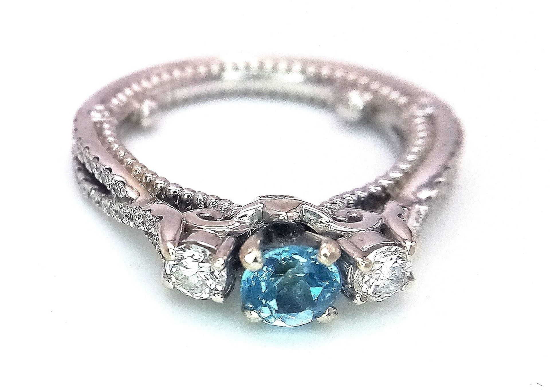 A STUNNING 18K WHITE GOLD DIAMOND & TOPAZ TRILOGY RING, APPROX 0.40CT TOPAZ CENTRE AND 0.45CT - Image 5 of 8