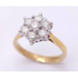 18K YELLOW GOLD DIAMOND CLUSTER RING WITH APPROX 1.05CT DIAMONDS IN FLORAL DESIGN, WEIGHT 4.6G