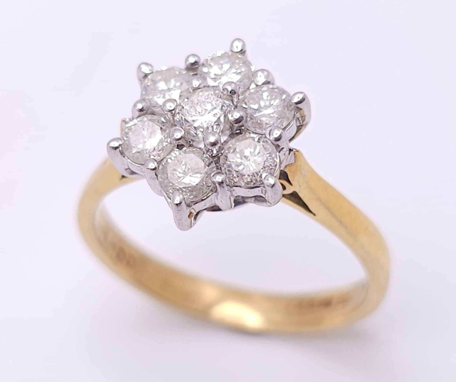 18K YELLOW GOLD DIAMOND CLUSTER RING WITH APPROX 1.05CT DIAMONDS IN FLORAL DESIGN, WEIGHT 4.6G