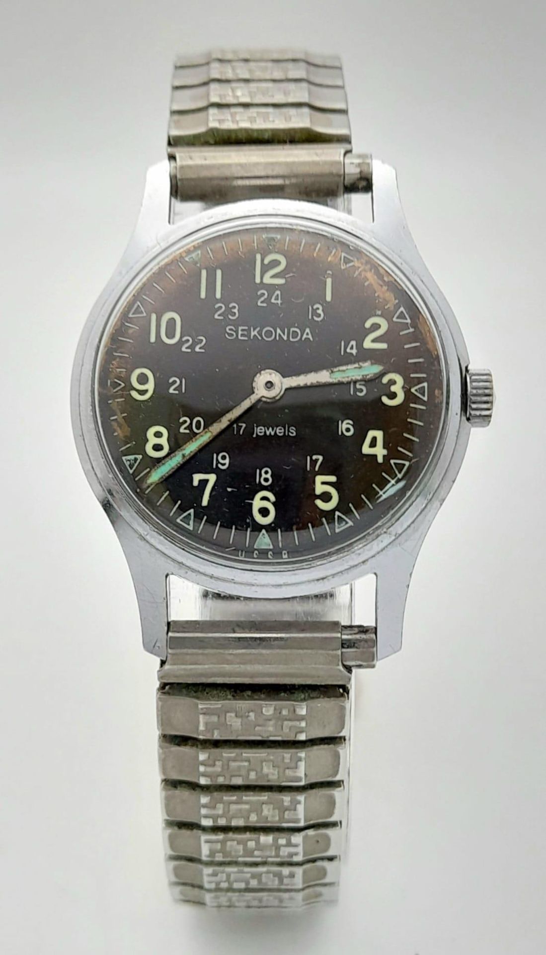 A Vintage Sekonda Mechanical Gents Watch. Expandable stainless steel bracelet. Case - 31mm. 17 - Image 3 of 9