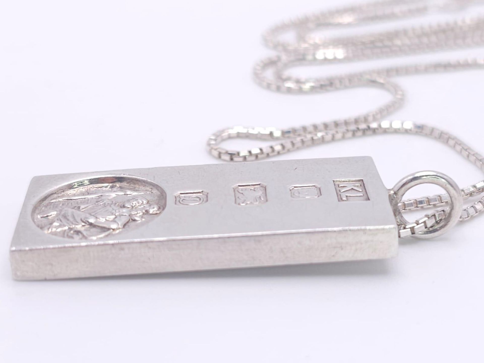 A Sterling Silver St. Christopher Ingot Pendant on a Silver Necklace. 5cm - pendant. 58cm necklace - Image 7 of 13