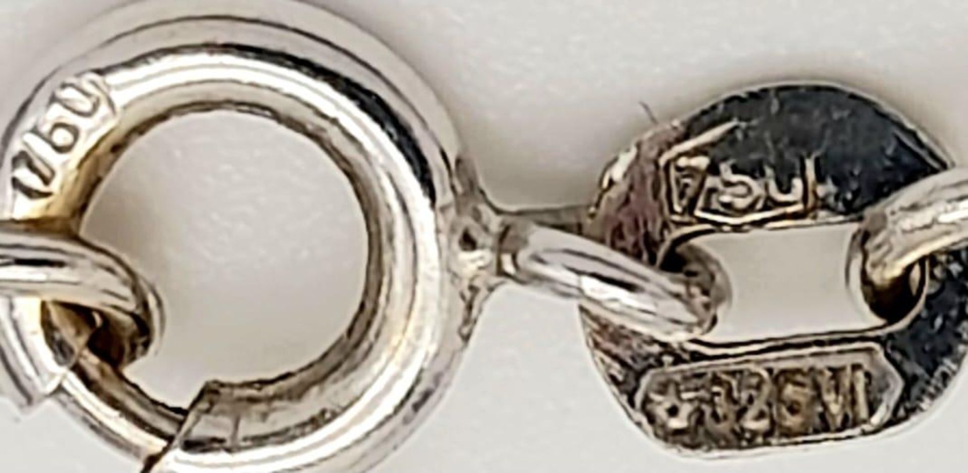 An 18K White Gold Link Necklace. Small rectangular links. 40cm. 4.56g weight. - Bild 9 aus 9