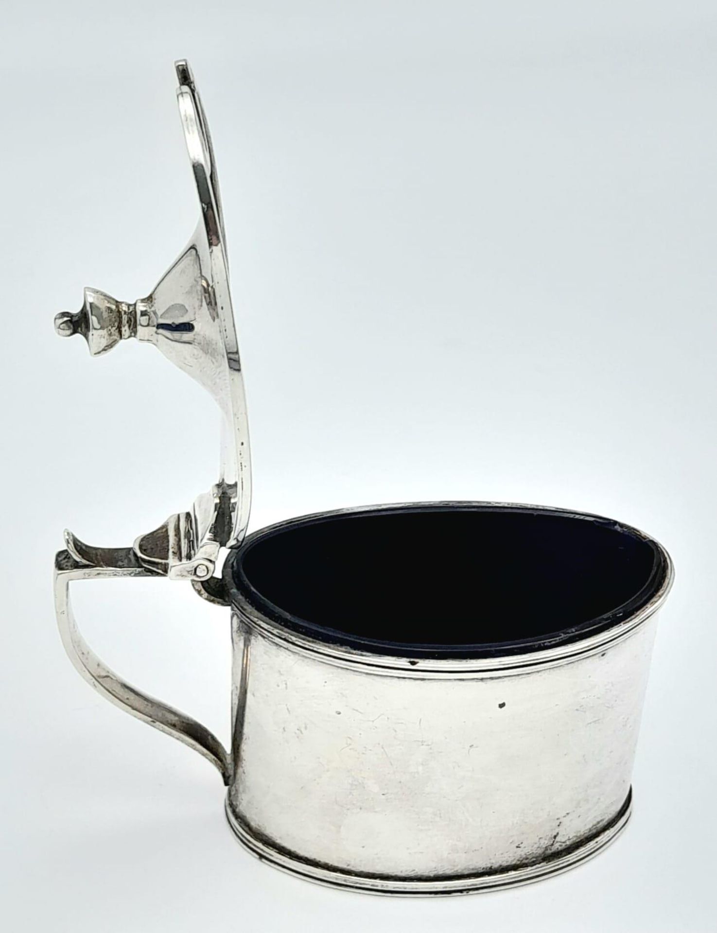 2X vintage sterling silver condiment pots (include blue glasses) with full London hallmarks, 1941. - Image 3 of 8