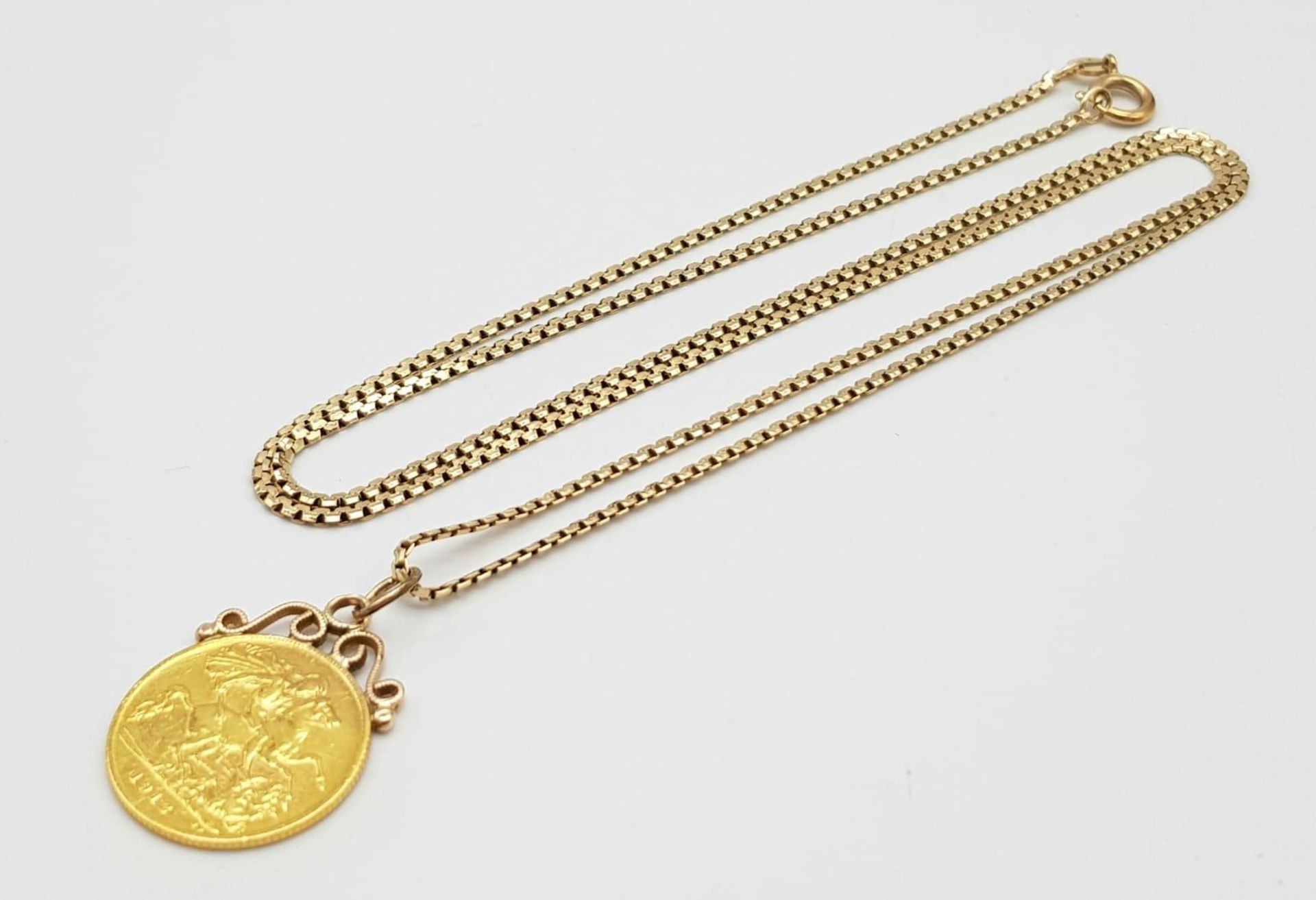 A 22K GOLD HALF SOVEREIGN MOUNTED IN 9K GOLD AND ON A 60cms 9K GOLD BOXLINK CHAIN . 10.4gms - Image 2 of 7