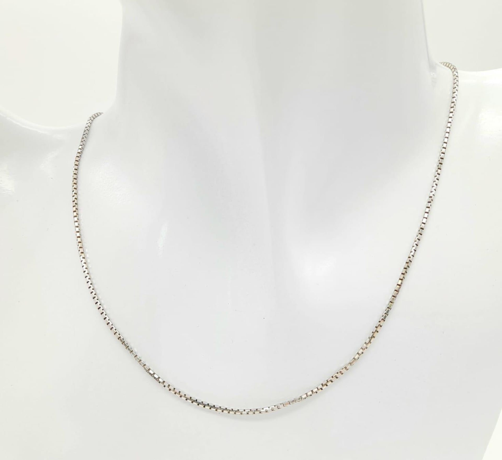 An 18K White Gold Link Necklace. Small rectangular links. 40cm. 4.56g weight. - Image 2 of 9