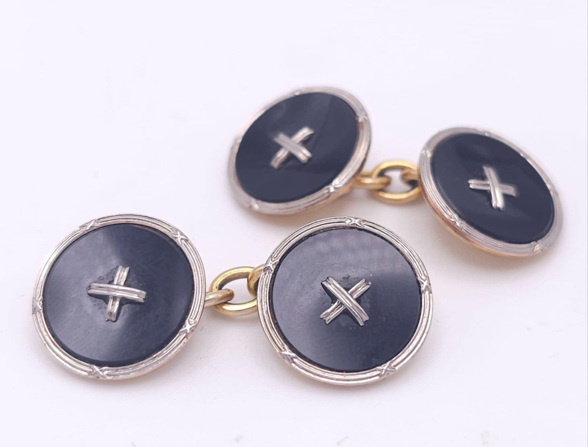 A Beautiful Set of Vintage Gold Cufflinks and Shirt Studs. 9k yellow gold bases with 18k white - Bild 4 aus 23