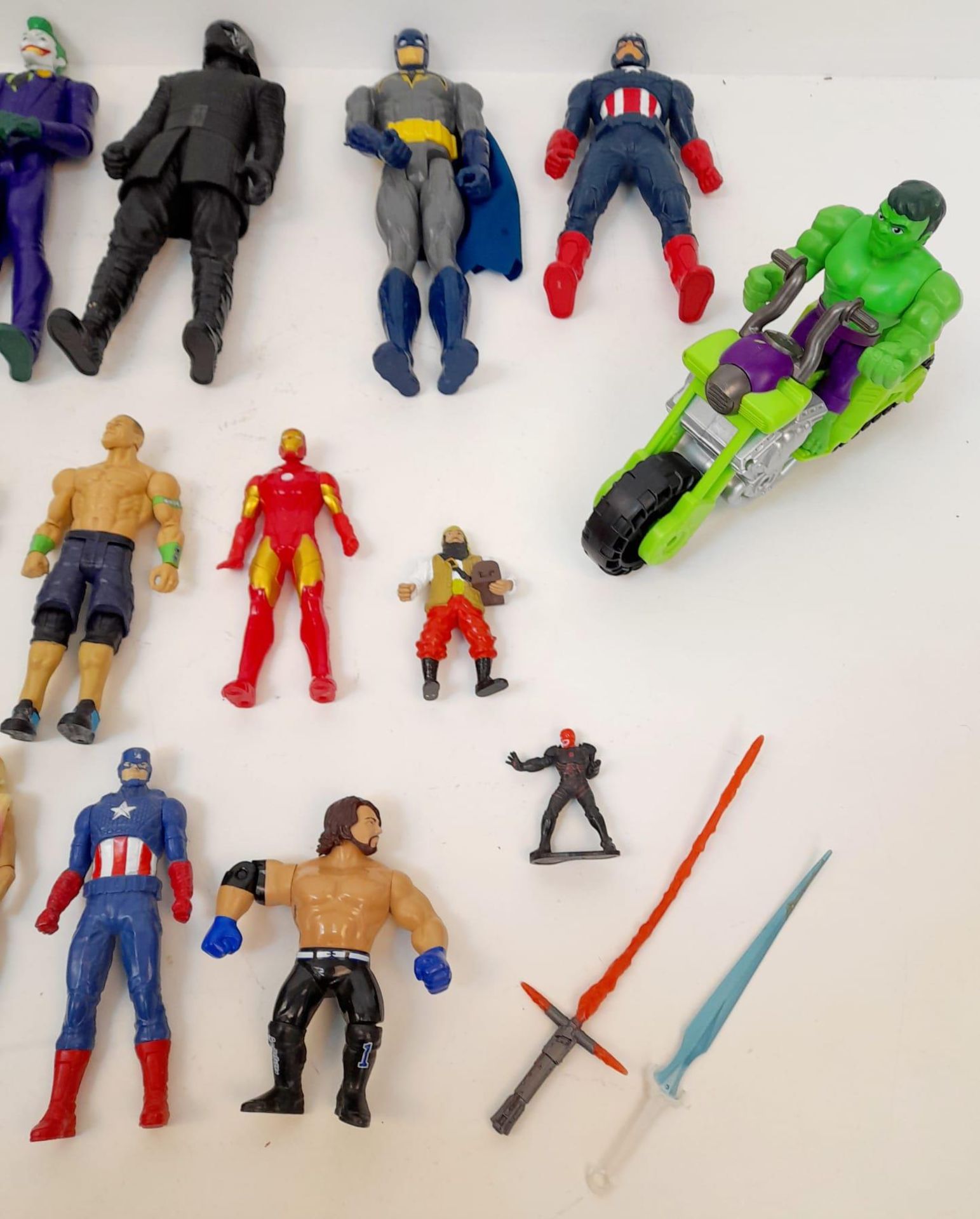 25 Marvel Superhero Figures. Different sizes. - Image 4 of 4