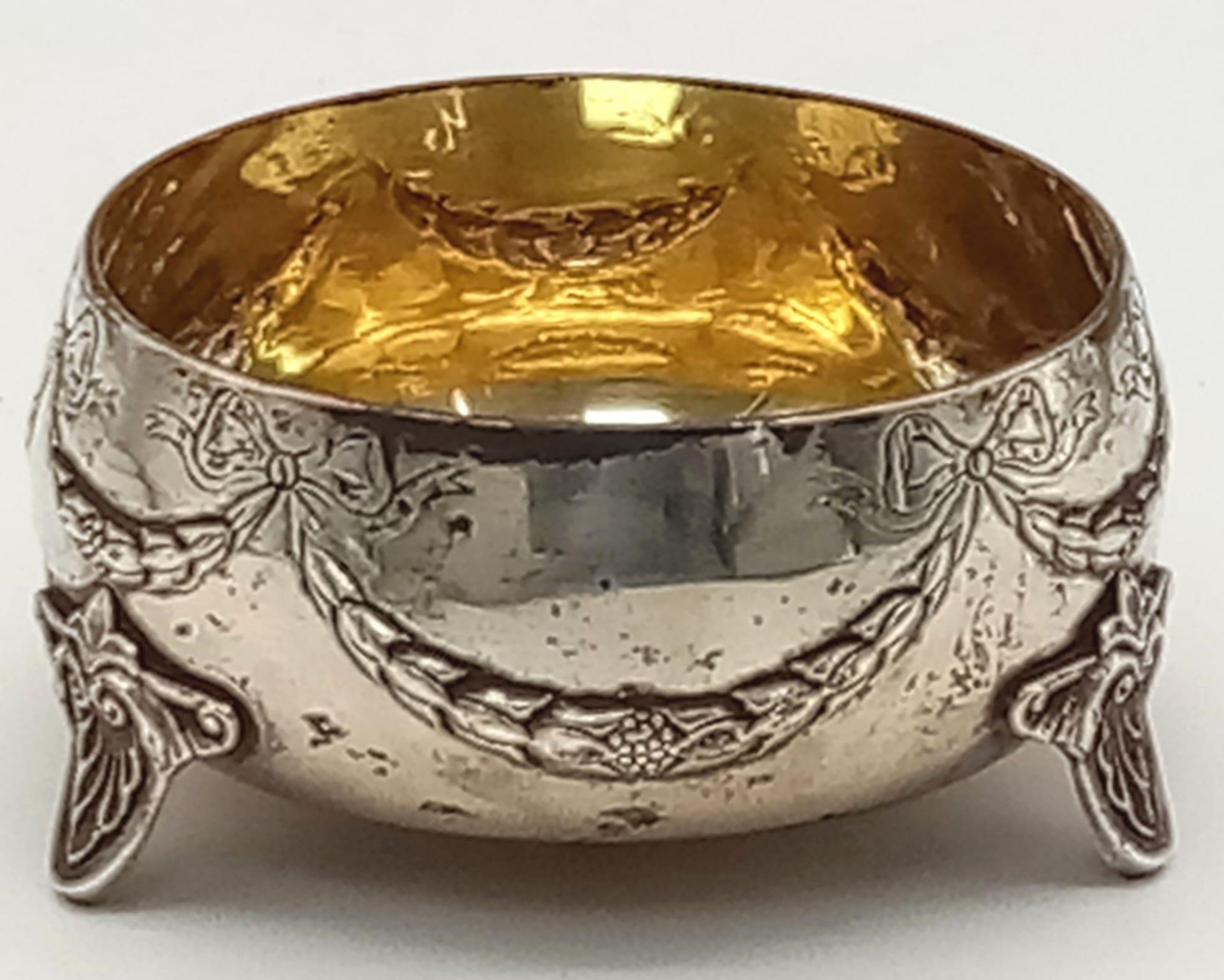 An antique Victorian solid silver salt cellar with fabulous engravings. Full hallmarks London, 1877.